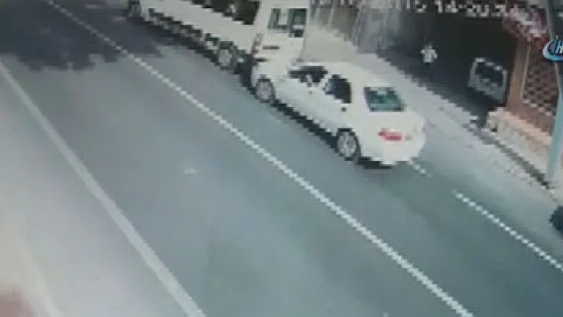 Vatandaşları kendine siper eden PKK'lı terörist emniyete böyle saldırdı