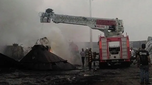 Kağıt fabrikasında korkutan yangın