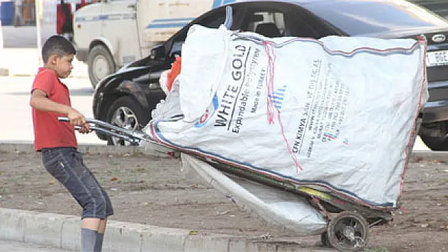 Savaşın çocukları okul yerine sokaklarda