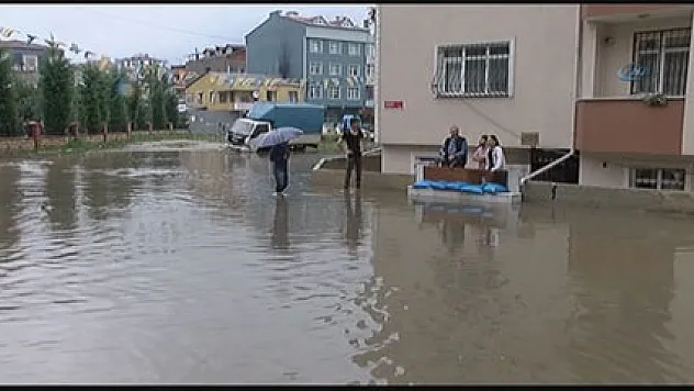 Ümraniye'de şiddetli yağış sonrası 10 evi su bastı