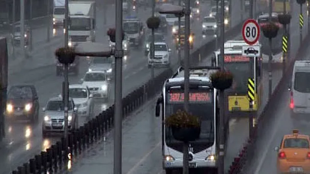 İstanbul sağanak yağmura teslim oldu