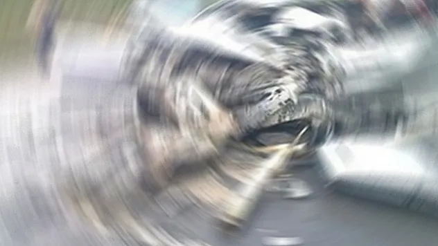 Yolcu minibüsü bariyerlere çarptı: 10 yaralı