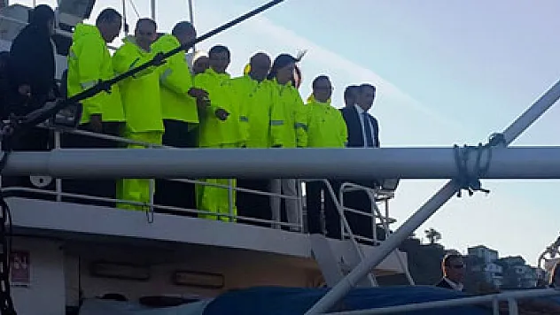 Başbakan Davutoğlu Samsun'da Denize Açıldı