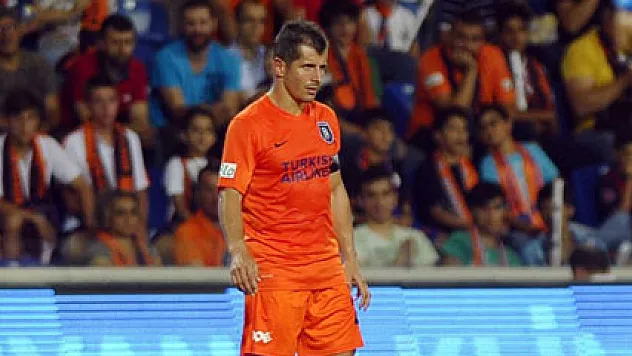 Emre Belözoğlu: 'İnsanlar klavyenin başına cesaret hapı içip mi geçiyorlar?'