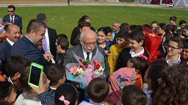 Milli Eğitim Bakanı doğum gününü öğrencilerle kutladı