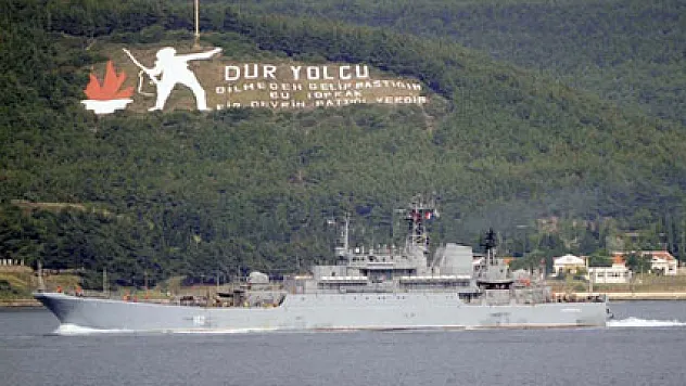 Rus savaş gemisi Çanakkale Boğazından geçti