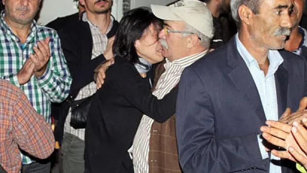 Ankara'daki patlamadan Kocaeli'ye dönenler ağlayarak kucaklaştı