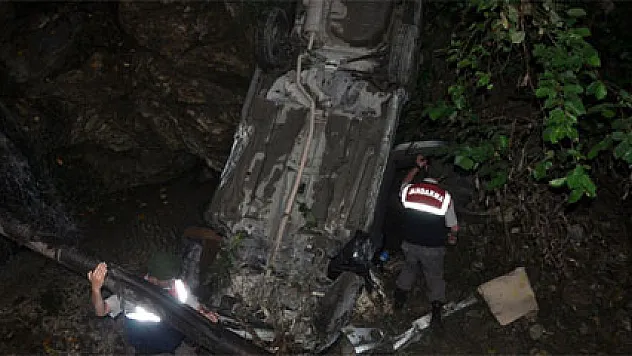 Otomobil dereye uçtu: 4 yaralı