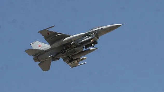 Türk jetlerine yine taciz!