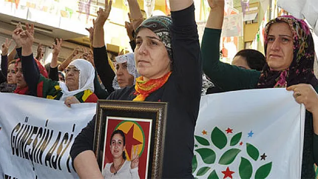 Patlamada ölen HDP'li Leyla Çiçek toprağa verildi