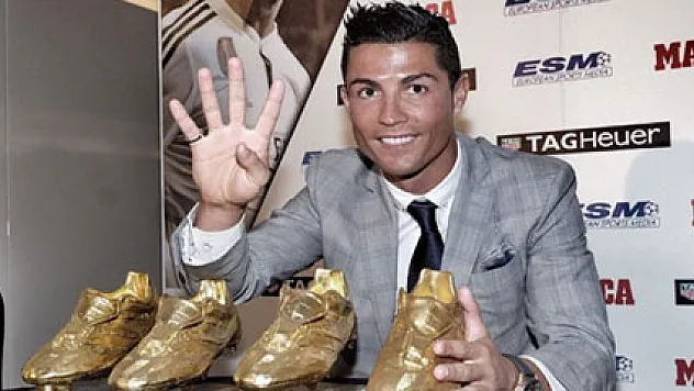 Ronaldo, Messi'yi geçti