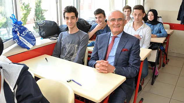 39 YIL SONRA YİNE AYNI SIRADA