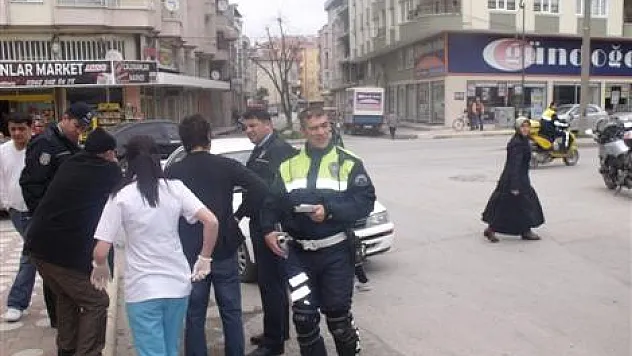 Otomobil yayaya çarptı