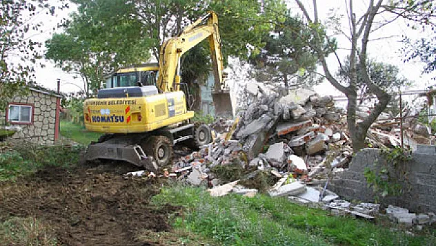 Kuş Cenneti'nde Yıkımlar Devam Ediyor