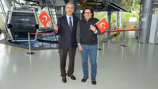 Bayrakla gelene teleferik bedava