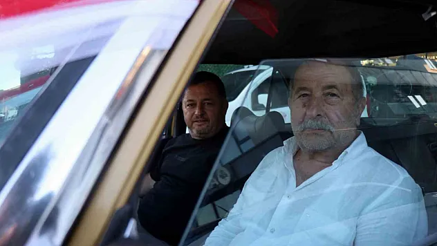 42 yıl önceki gelin arabasıyla yolculuk