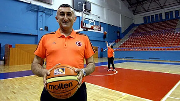 Millilerin yeni hocası Aziz Akkaya