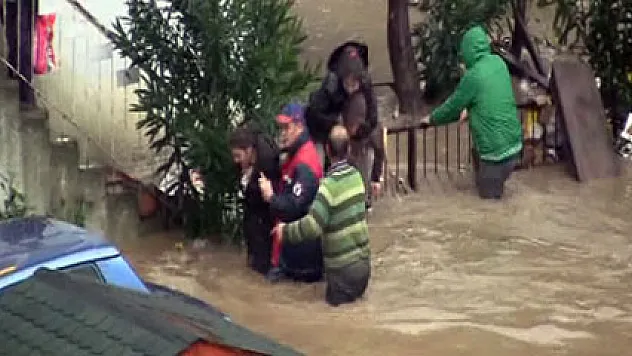 Sel Artvin'i yıktı geçti