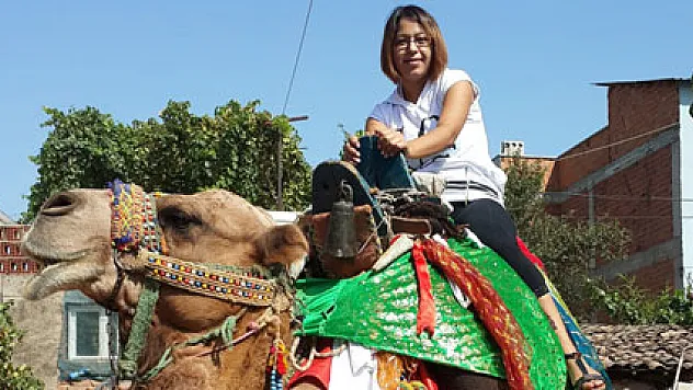 Yörük kızları devecilik sektörüne el attı