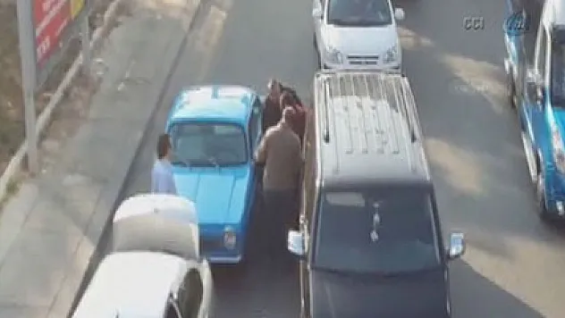 Trafikte demir çubuklu kavga
