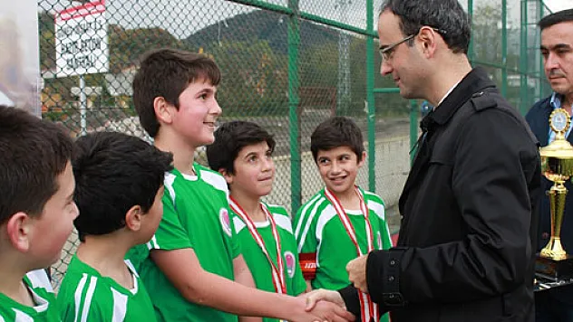 ÖĞRENCİLERİN KUPA SEVİNCİ