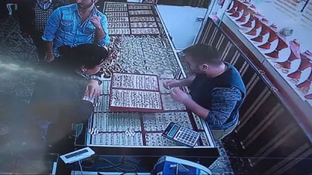 Kuyumcuyu soyan, yıllardır alışveriş yapan müşteri çıktı