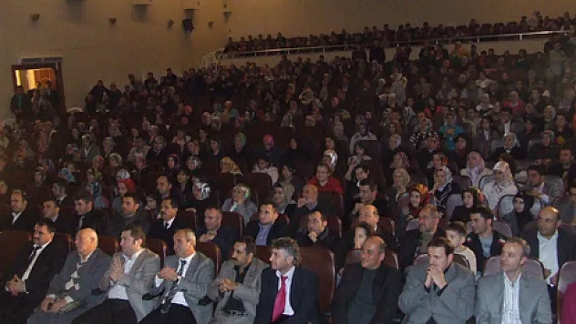 'Fedakarlık' adlı tiyatro oyunu Çarşamba'da sahnelendi