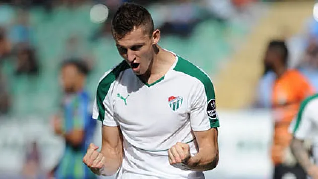 Tomas Necid golü unuttu