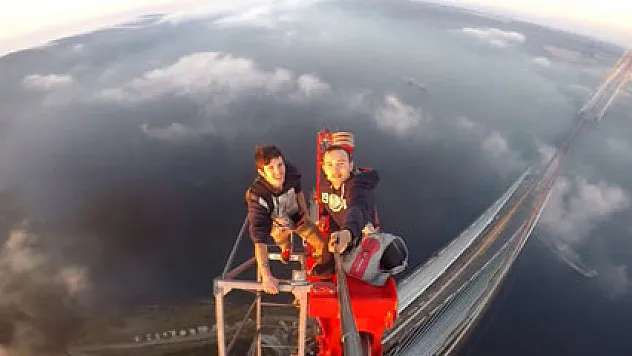 3 köprüye çıplak elle çıkıp özçekim yaptılar!