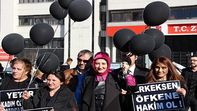 Kadına Şiddete Siyah Balonlu Kınama