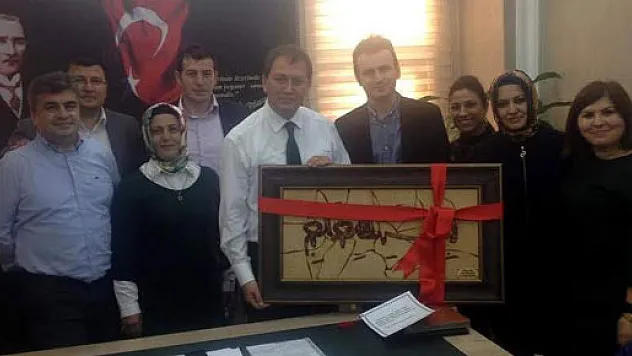 MÜDÜRE 'ÖĞRETMENLER GÜNÜ' HEDİYESİ