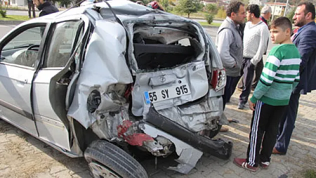 TIR ile Otomobil Çarpıştı: 1 Yaralı