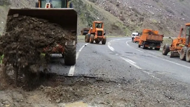Hakkari-Çukurca karayolu aylar sonra ulaşıma açıldı
