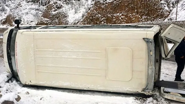 Öğretmen servisi devrildi: 11 yaralı