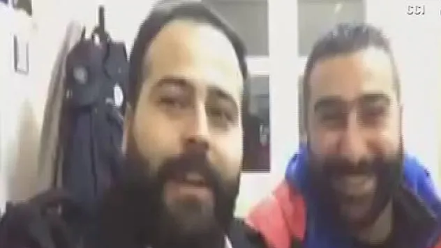 Sinema salonunda kahkaha atınca karakolluk oldular