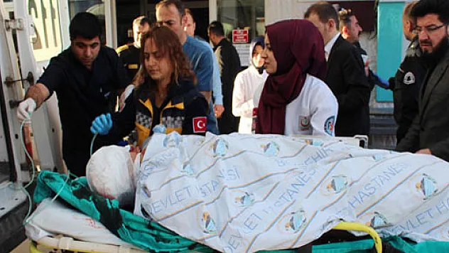 Polis memuru, aracında kanlar içersinde bulundu