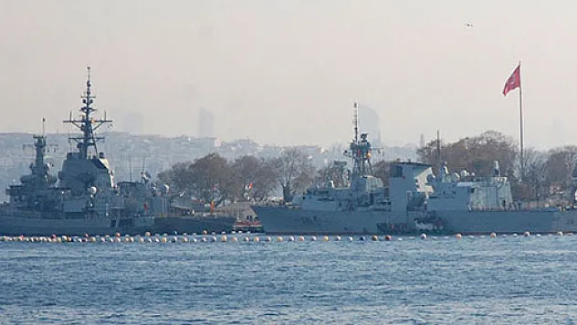 NATO gemileri Sarayburnu'na demirledi