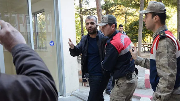 Suç makinesi, gazetecilere saldırdı