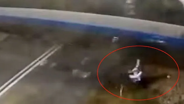 Tren ona değil, o trene çarptı