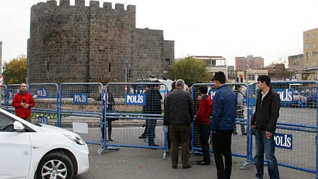 Sur'da yasak devam ediyor