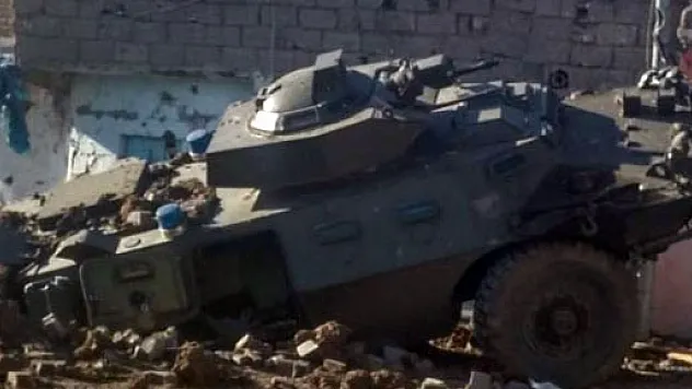 Sur'da panzerin geçişi sırasında bomba patladı