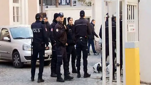 İzmir'de FETÖ operasyonu: 57 gözaltı kararı