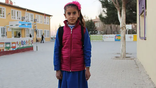 Türkiye'yi ağlatan şehidin yırtık çoraplı o çocukları artık okula gidiyor