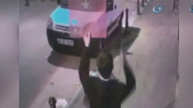 Türk bayrağına çirkin saldırı