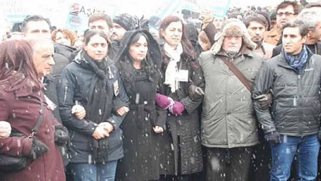 Diyarbakır'da polise bombalı saldırı: 4 yaralı