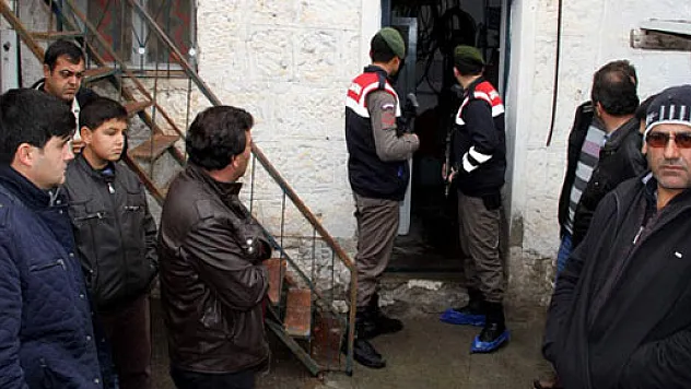 Yaşlı çift bıçaklanarak öldürüldü