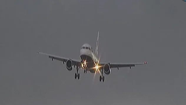 Lodos, uçakları beşik gibi salladı