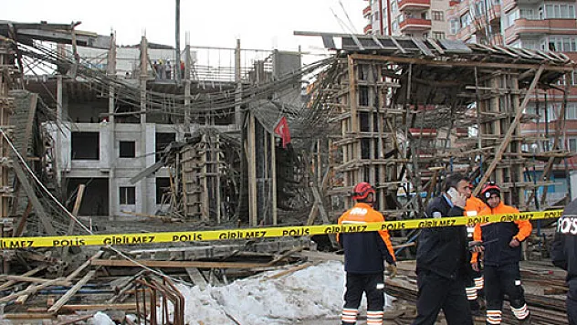 AVM inşaatında çökme: 4 yaralı