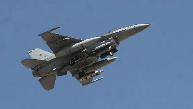 Türk jetine Ege'de Yunan tacizi