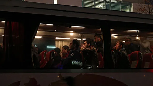 Belediye Başkanı, Merkel'e bir otobüs dolusu mülteci gönderdi